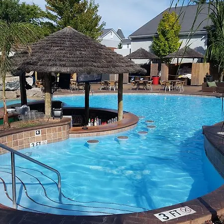 Commodore Resort